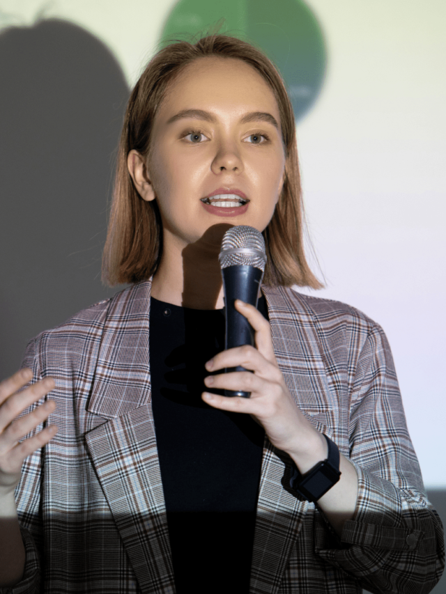 Read more about the article How To Speak Confidently In Public?